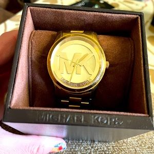 Michael Kors Ladies Watch Gold Tone with Beautiful large logo on face